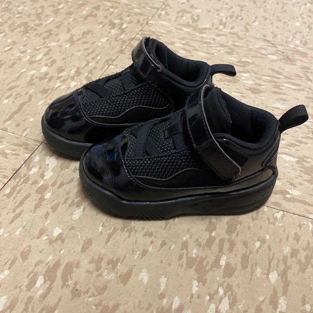Nike Air Jordan Max Aura 2 Shoes Black Toddler Size 7C(CN8096-005) Strap